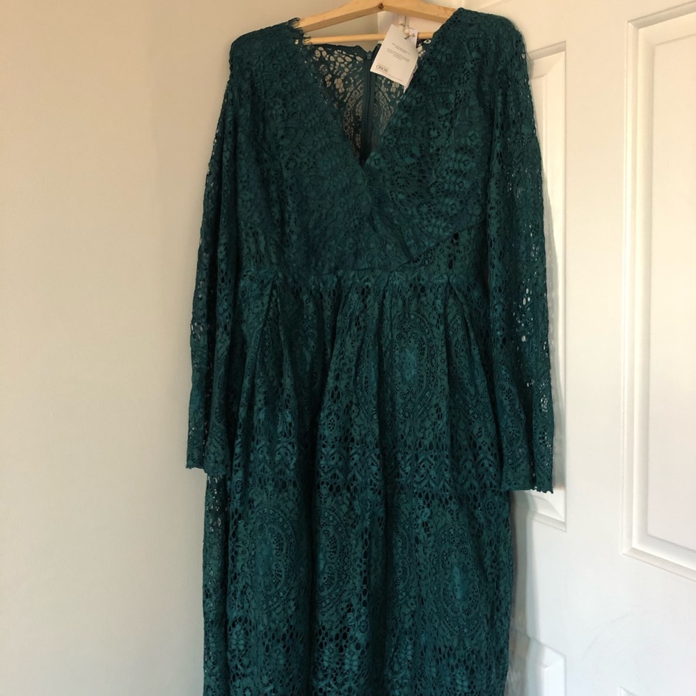 Beautiful lace , green, cocktail dress with zipper